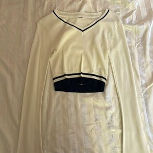 v-neck long sleeve sweater